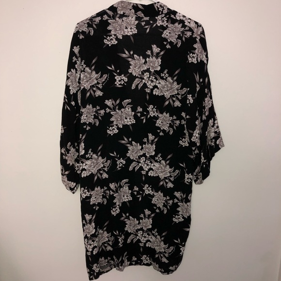 Spiritual Gangster Dark Floral Robe - Picture 4 of 5